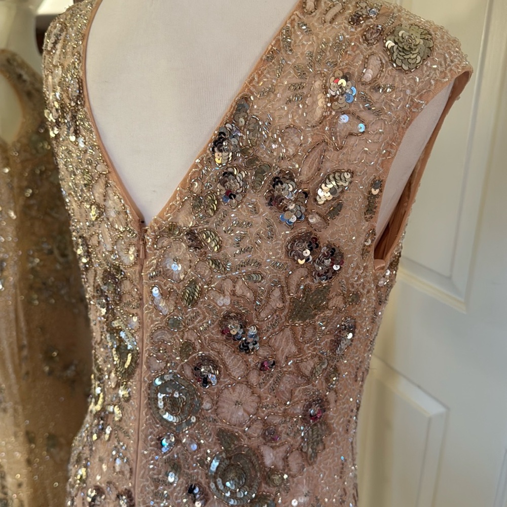 MAC DUGGAL
Pink Embellished Bateau Neck Cap Sleeve Floral Beaded Trumpet Gown - Picture 14 of 17